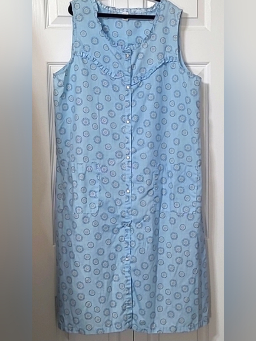 Light Blue Sleeveless Nightgown Circle Design, Size Large, Like New